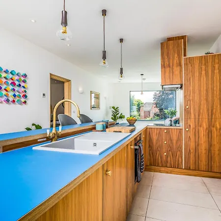 Pass The Keys Modern 2 Bedroom City Apartment With Parking Chichester Exterior photo