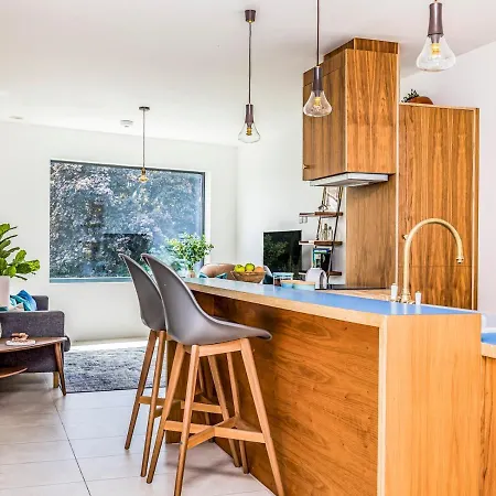 Pass The Keys Modern 2 Bedroom City Apartment With Parking Chichester Exterior photo