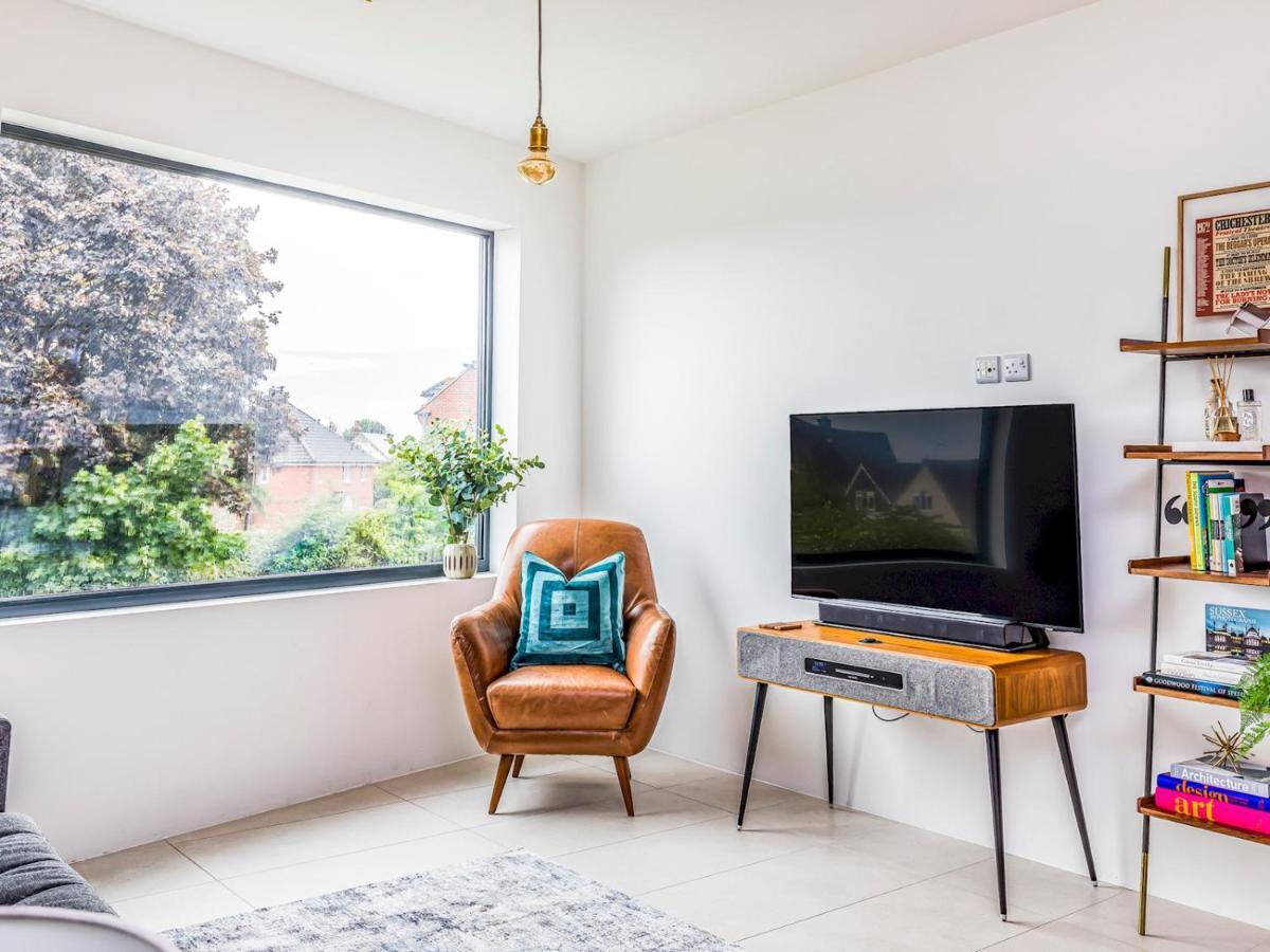 Pass The Keys Modern 2 Bedroom With Parking *