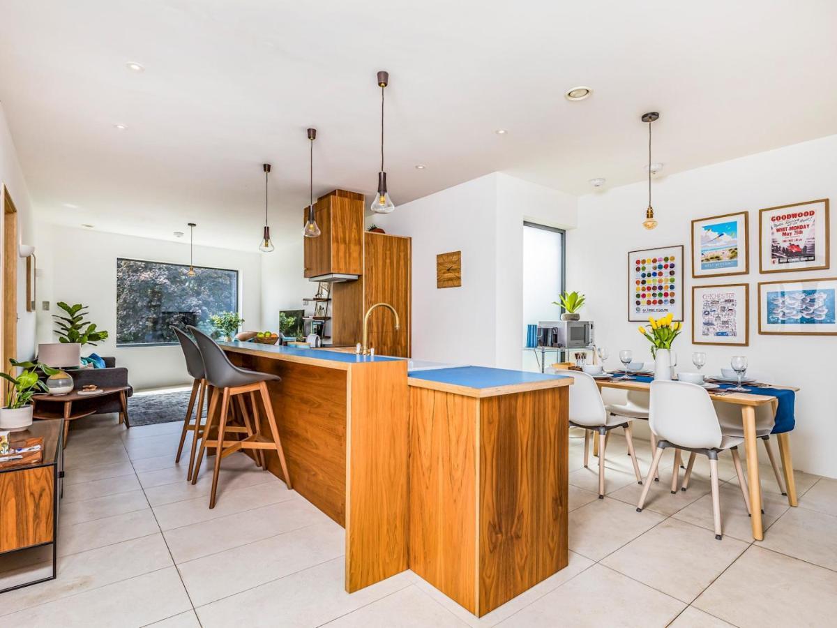 Pass The Keys Modern 2 Bedroom With Parking *