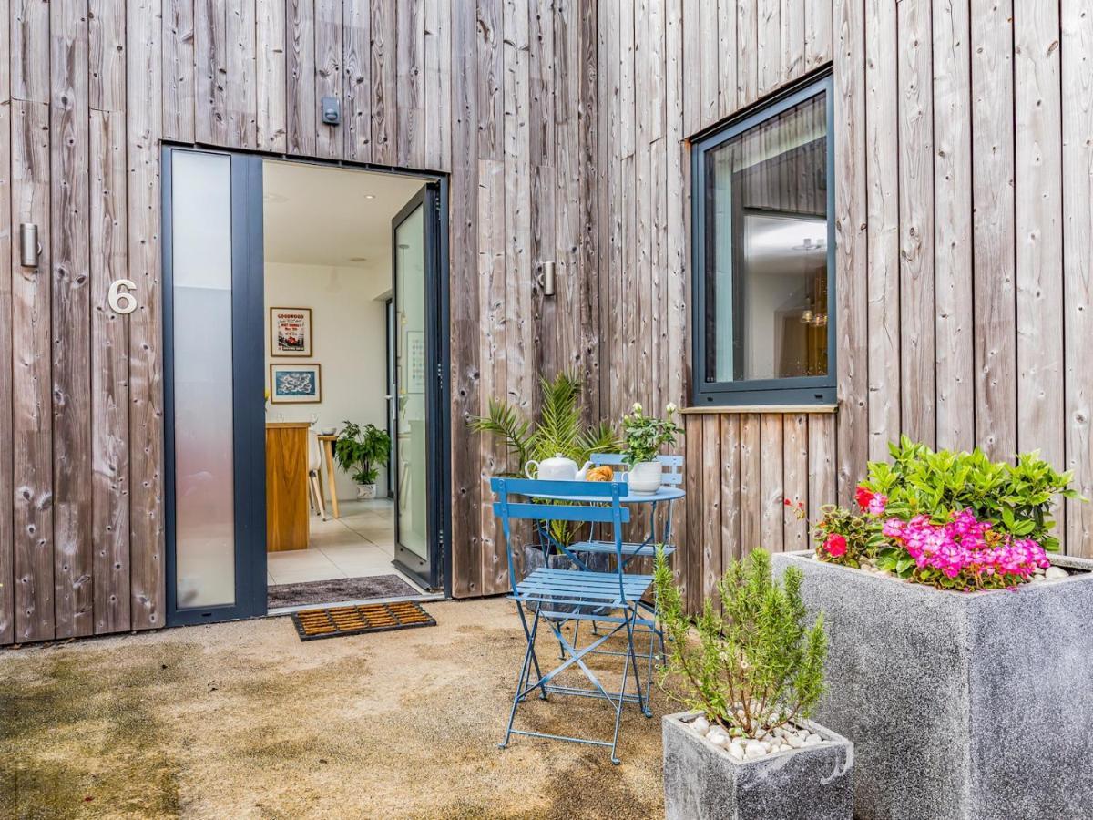 Pass The Keys Modern 2 Bedroom With Parking *
