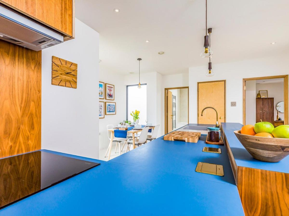Pass The Keys Modern 2 Bedroom With Parking * Chichester