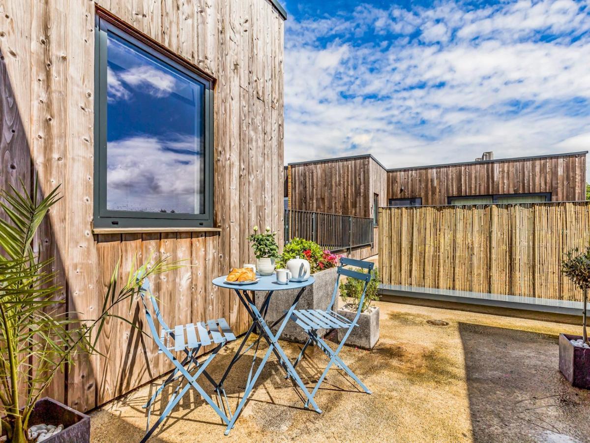 Pass The Keys Modern 2 Bedroom With Parking Apartment Chichester