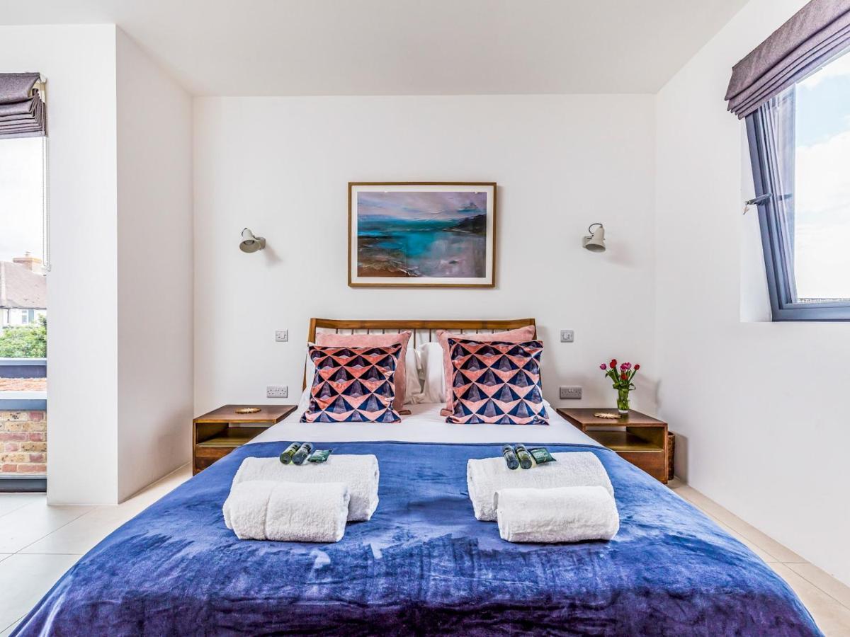 Pass The Keys Modern 2 Bedroom With Parking Chichester