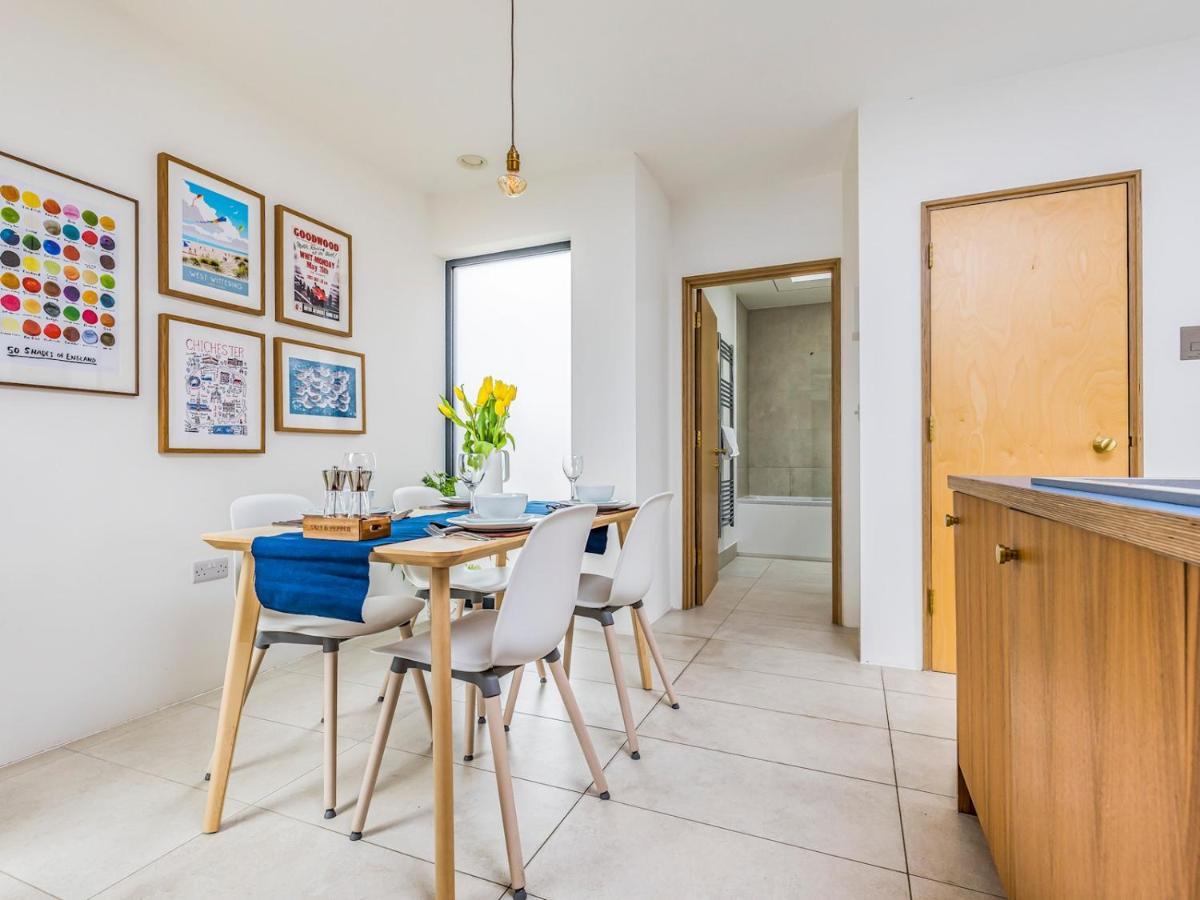 Pass The Keys Modern 2 Bedroom With Parking * Chichester