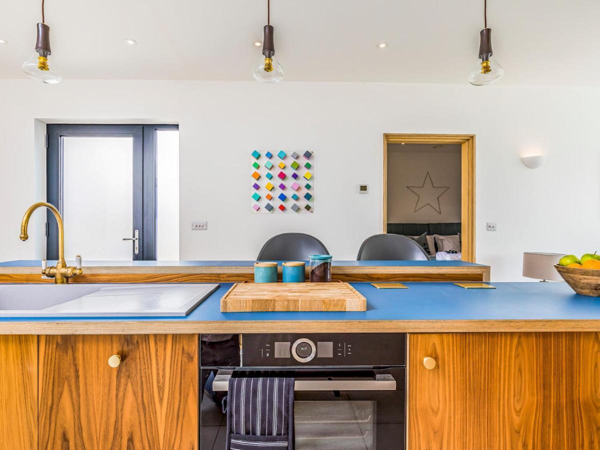 Pass The Keys Modern 2 Bedroom With Parking Chichester