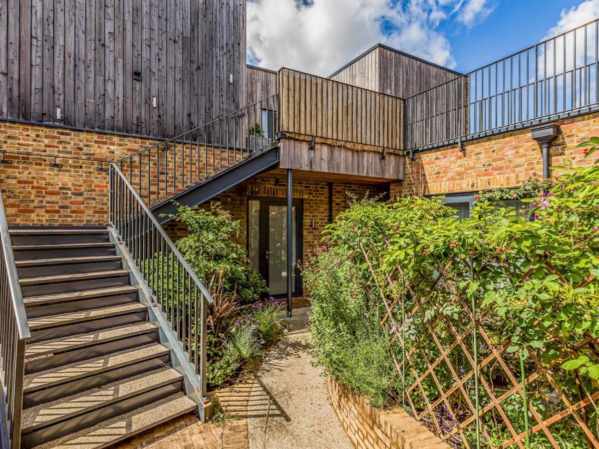 Pass The Keys Modern 2 Bedroom With Parking *